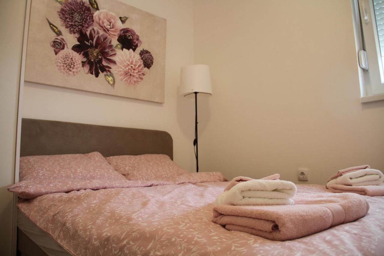 Apartment Sophie โนวีซาด ภายนอก รูปภาพ